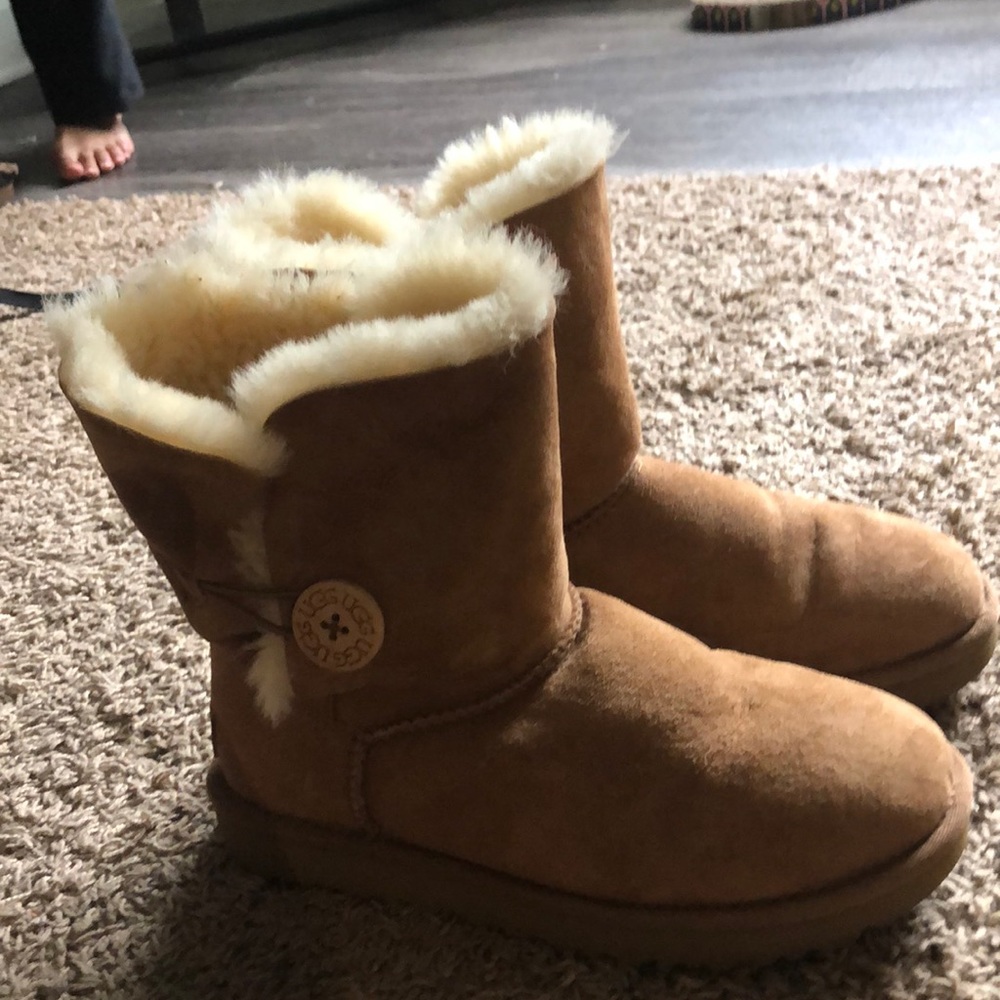 Button uggs - Picture 5 of 8